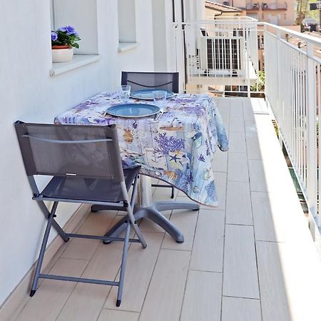 Casa Vacanze Aurora Centro Rimini Buitenkant foto