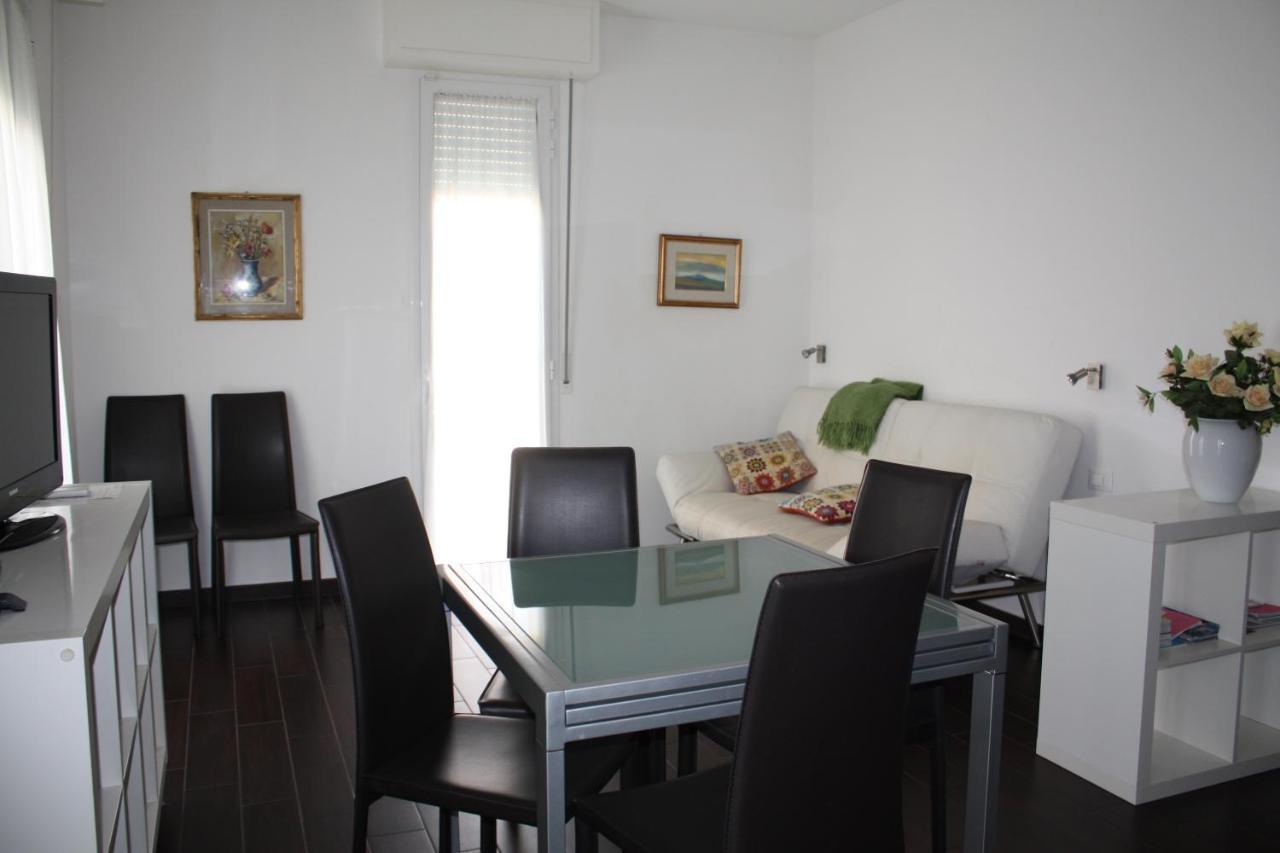 Casa Vacanze Aurora Centro Rimini Buitenkant foto