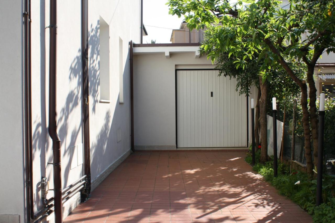 Casa Vacanze Aurora Centro Rimini Buitenkant foto