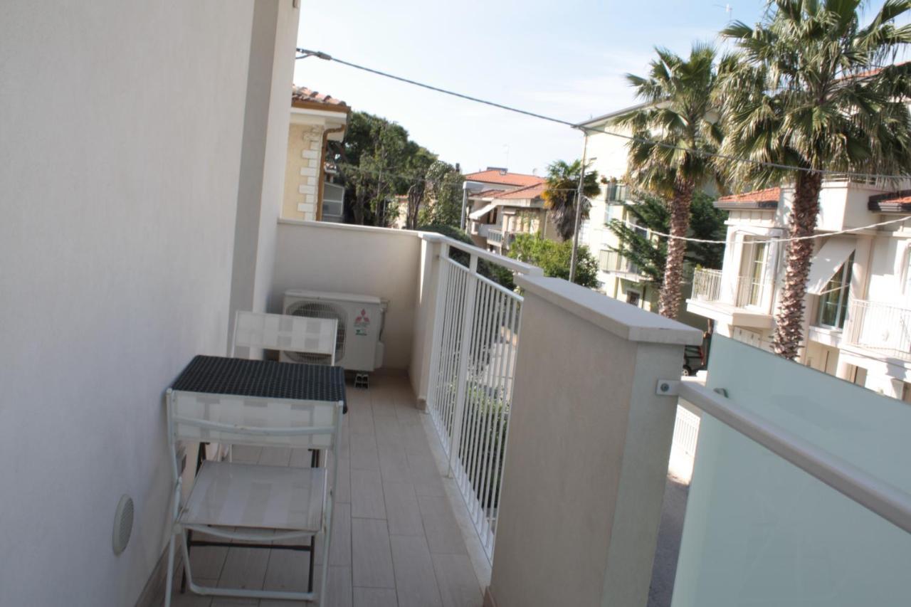 Casa Vacanze Aurora Centro Rimini Buitenkant foto