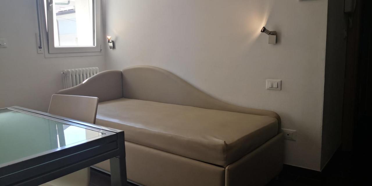 Casa Vacanze Aurora Centro Rimini Buitenkant foto