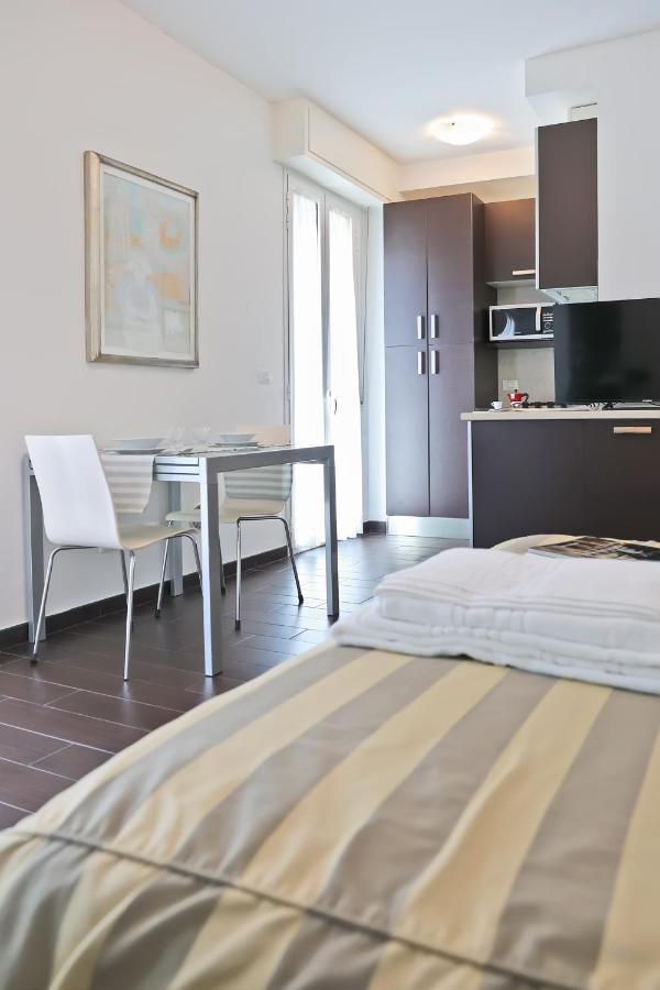 Casa Vacanze Aurora Centro Rimini Buitenkant foto