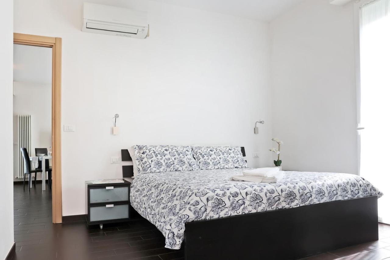 Casa Vacanze Aurora Centro Rimini Buitenkant foto