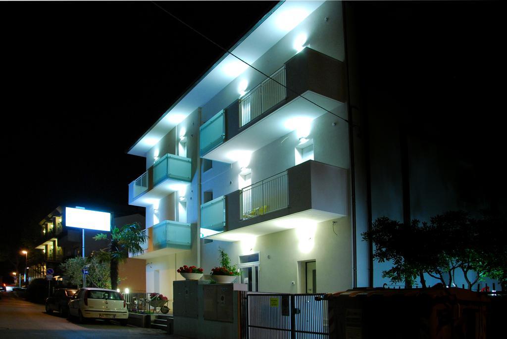 Casa Vacanze Aurora Centro Rimini Buitenkant foto